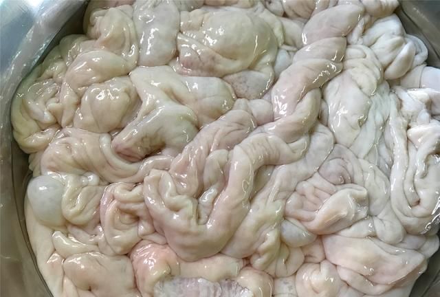 猪大肠最好吃的做法，不加一滴水，香软入味，大人孩子抢着吃