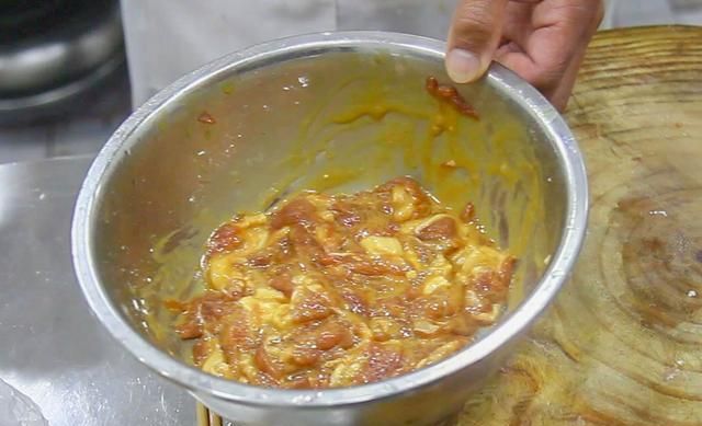 厨师长教你苦瓜肉片的家常做法，详细讲解苦瓜不苦小技巧，收藏吧
