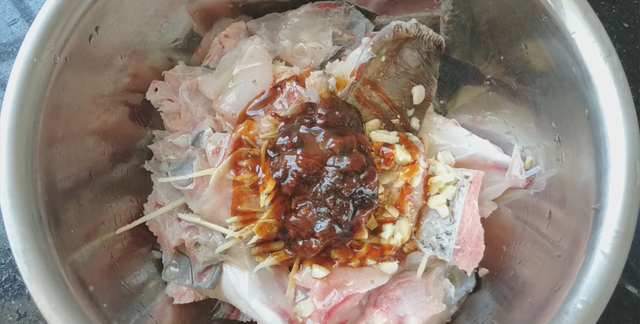吃了30多年鱼头，还是这个做法吃着过瘾，嫩滑味美，越吃越爱吃