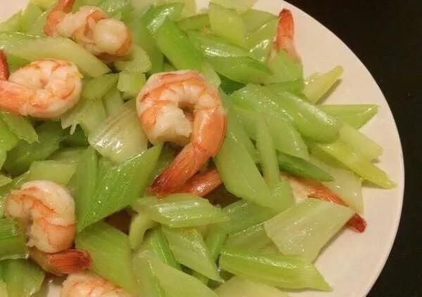 西芹汁怎么做,西芹凉拌做法图7