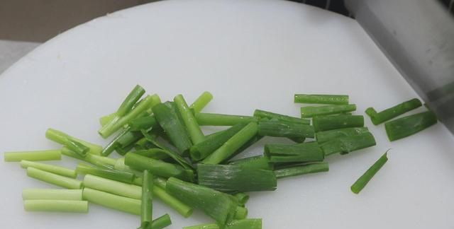 这才是白菜简单又好吃的做法，不焯水不过油，清脆爽口营养不流失