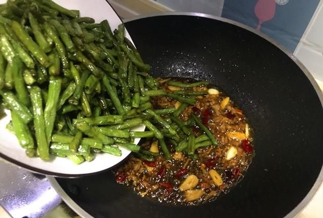 干煸豇豆怎么做(干煸长豇豆怎么做)图13