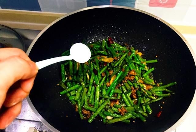 干煸豇豆怎么做(干煸长豇豆怎么做)图14