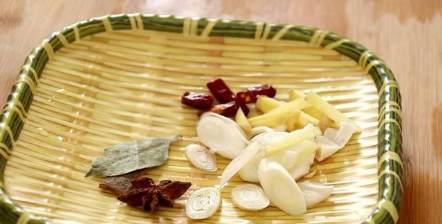 如何做土豆炖豆角比较好吃图6