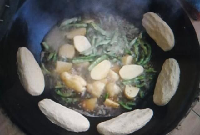 如何做土豆炖豆角比较好吃图10