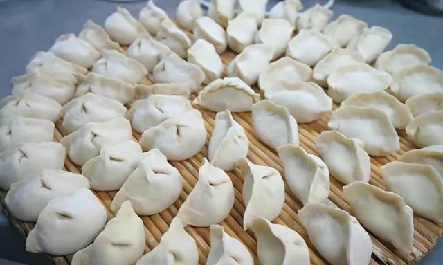 白菜肉馅水饺，要想不腥不柴不出水？掌握这3个诀窍，看完明白了