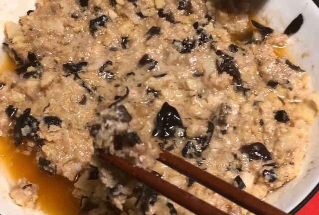 如何蒸肉饼才嫩,莲藕蒸肉饼做法图4