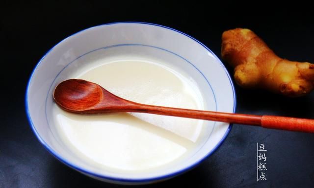 这方法做姜撞奶，“零失败”，表面光滑，嫩嫩的入口即化