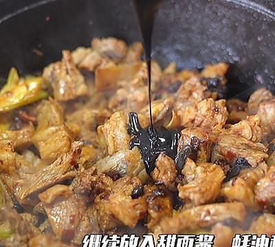 这道红焖羊肉，一上桌就被哄抢一空