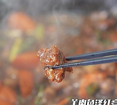 这道红焖羊肉，一上桌就被哄抢一空