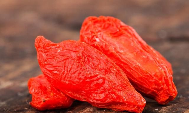 讲一味枸杞子，平补阴阳，竟有5大功效，你都知道吗？