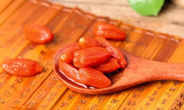 讲一味枸杞子，平补阴阳，竟有5大功效，你都知道吗？