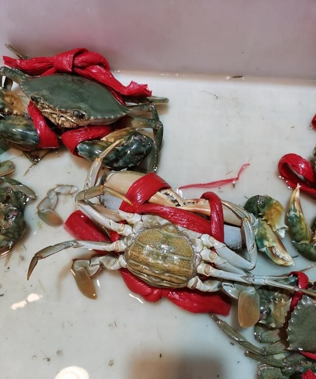 螃蟹不要再清蒸，教你川式做法海鲜，麻辣鲜香，芝麻味十足！