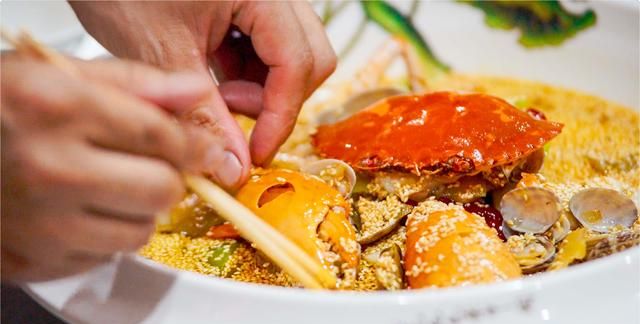 螃蟹不要再清蒸，教你川式做法海鲜，麻辣鲜香，芝麻味十足！