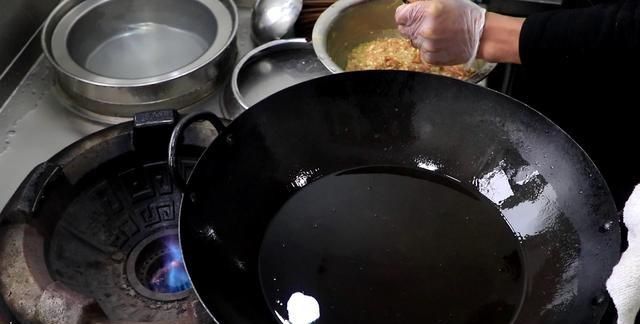 简单几步学会肉丸子做法，炸丸子用淀粉还是面粉？用错就不焦脆了