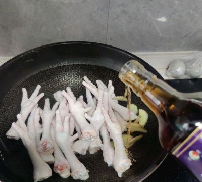 简单易做的酸辣鸡爪，让人吃了还想吃