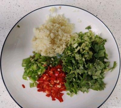 简单易做的酸辣鸡爪，让人吃了还想吃