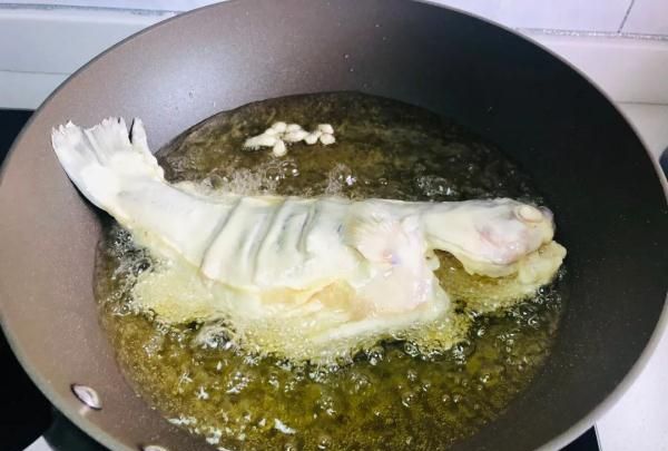 只需6步，酸酸甜甜的糖醋鱼就出锅啦