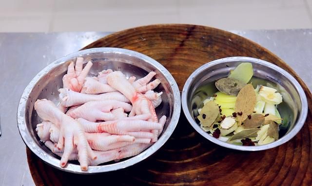 红烧鸡爪这样做，满满胶原蛋白软烂入味有嚼劲，越啃越过瘾