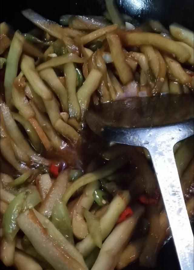 西瓜皮怎样炒好吃(西瓜皮怎么炒好吃家常)图4