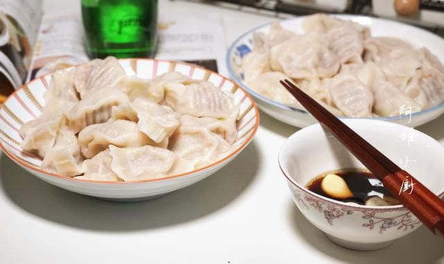 羊肉饺子家常做法，这样调馅鲜嫩多汁无膻味，口感鲜嫩，香味浓郁