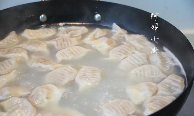 羊肉饺子家常做法，这样调馅鲜嫩多汁无膻味，口感鲜嫩，香味浓郁
