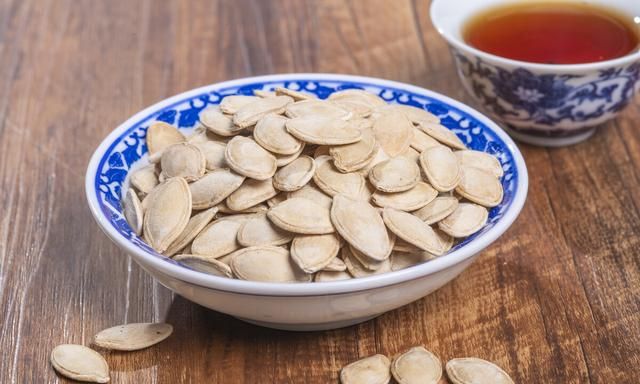 生吃南瓜子有什么好处(吃生南瓜子仁对身体有什么好处)图3