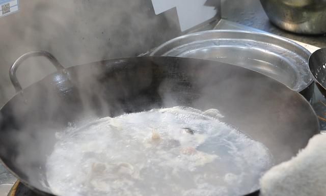 鲤鱼怎样做才好吃？大厨分享鲜椒鲤鱼的家常做法，香辣开味肉质嫩