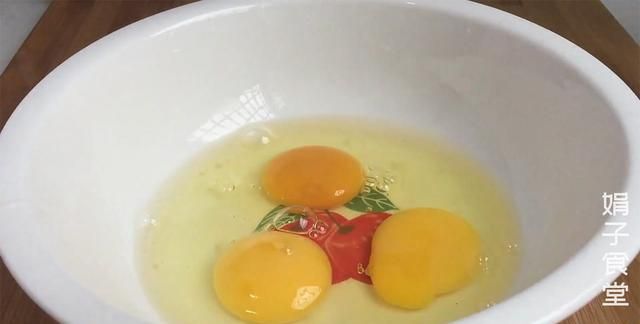 葱花鸡蛋饼，又薄又软，鲜嫩营养，十几分钟搞定早餐，比包子好吃