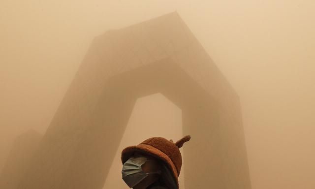 沙尘暴来袭，吃黑木耳和猪血，能清肺吗？医学专家说出实情