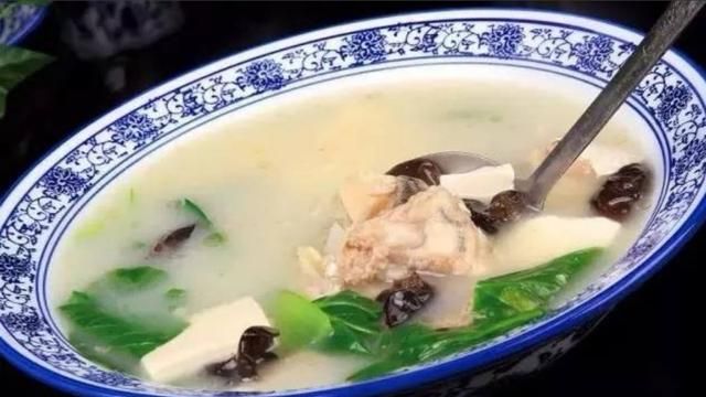 清炖鲤鱼汤怎么做,清炖鲤鱼汤怎么炖最好吃图3