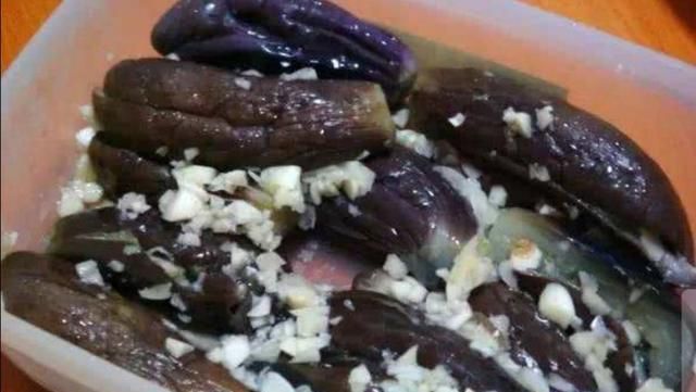 蒜茄子怎么做简单好吃(蒜茄子怎么做咸菜)图8