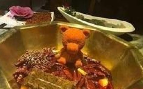 如何配好火锅的底料呢,三鲜火锅的底料的制作