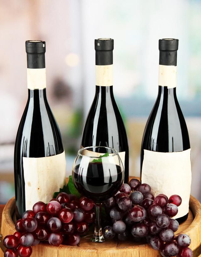 家庭自制葡萄酒的正确方法：色泽红润口感好，配比详细做法简单