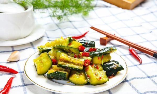 夏吃瓜，怎能少了它？补水消暑的“一把好手”，热量超低
