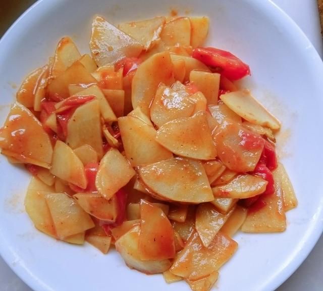 如何做出好吃的红烧土豆(如何做好吃的红烧土豆)图1