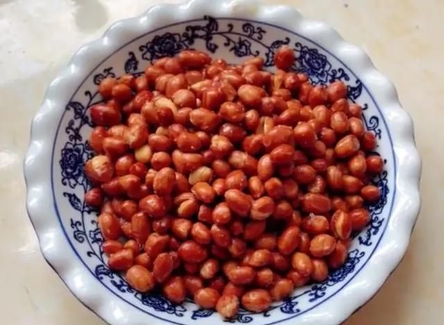 怎样炒花生米更好吃(如何炒花生米才好吃)图7