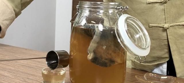 黑蚂蚁怎么泡酒？黑蚂蚁如何泡酒？