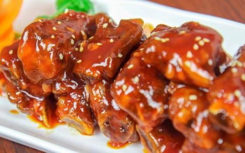 年夜饭12道糖醋排骨的做法(糖醋排骨要啥肉)