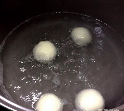 带着玫瑰芳香的红豆汤圆
