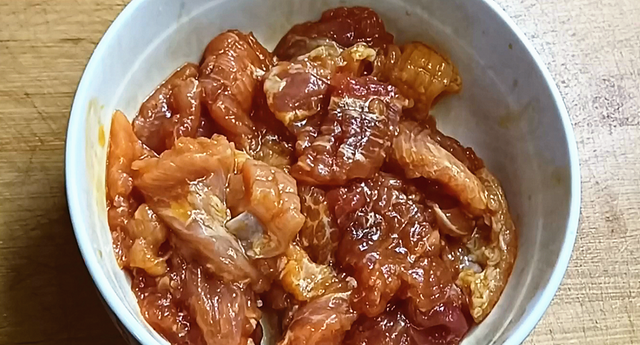 过年在家做个荔枝肉吃，口感脆爽酸甜开胃，大人小孩都爱吃