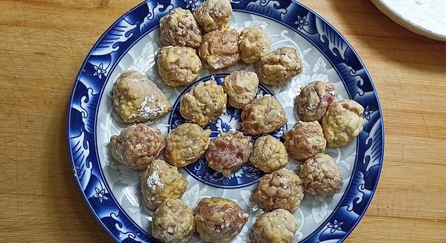 过年在家做个荔枝肉吃，口感脆爽酸甜开胃，大人小孩都爱吃