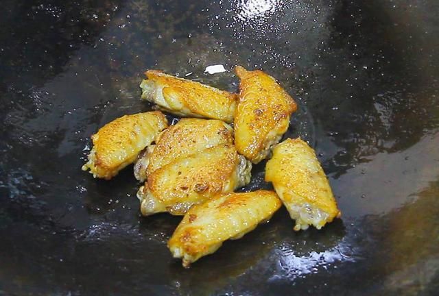 大厨分享5种孩子爱吃的鸡翅做法，解馋又美味，好吃到舔手指