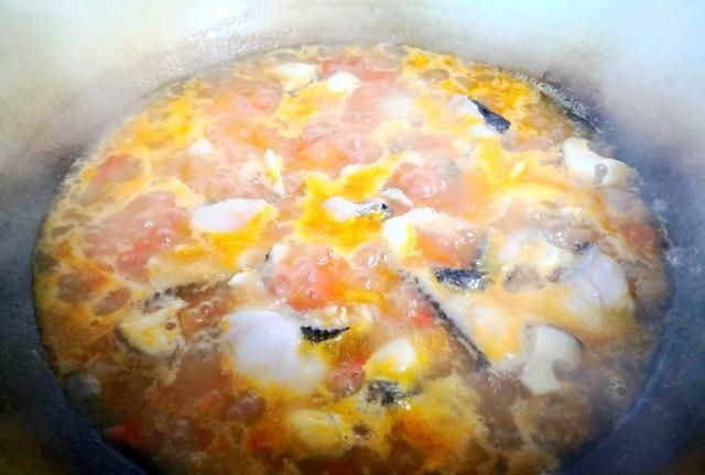 想吃火锅不用去海底捞，番茄鱼火锅在家做，暖心暖胃、方便又舒坦