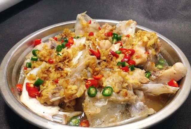 春末夏初多吃此鱼头，物美价廉，上锅蒸一蒸，味美鲜嫩无腥味
