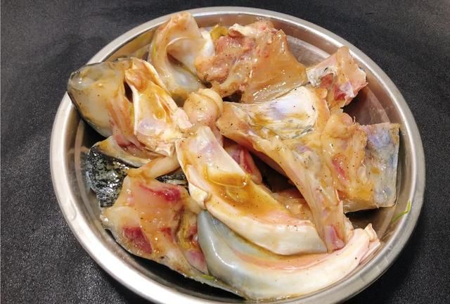 春末夏初多吃此鱼头，物美价廉，上锅蒸一蒸，味美鲜嫩无腥味