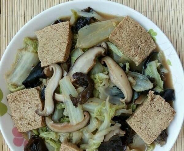 它是纯天然的“吸脂高手”，入口Q弹爽滑，连吃一周刮油2斤