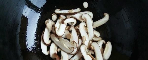 它是纯天然的“吸脂高手”，入口Q弹爽滑，连吃一周刮油2斤