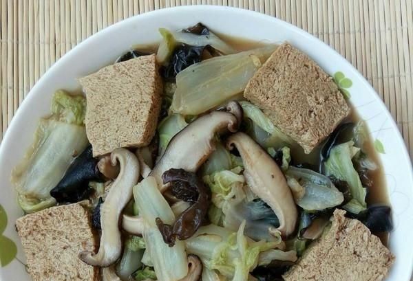 它是纯天然的“吸脂高手”，入口Q弹爽滑，连吃一周刮油2斤