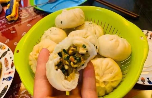 怎样包韭菜馅包子好吃(包子韭菜鸡蛋馅做法)图9